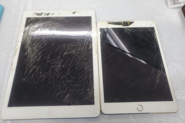 iPad画面交換　ガラス割れ+液晶の破損