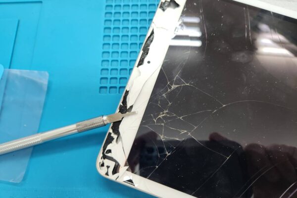 iPad7　ガラス割れ修理