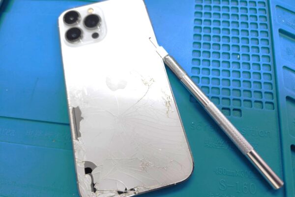iPhone12Pro　背面ガラス割れ修理　背面ガラス交換