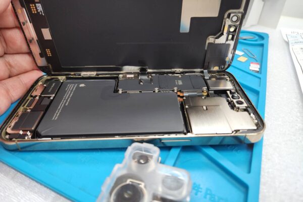iPhone14ProMax　カメラ故障　カメラ修理